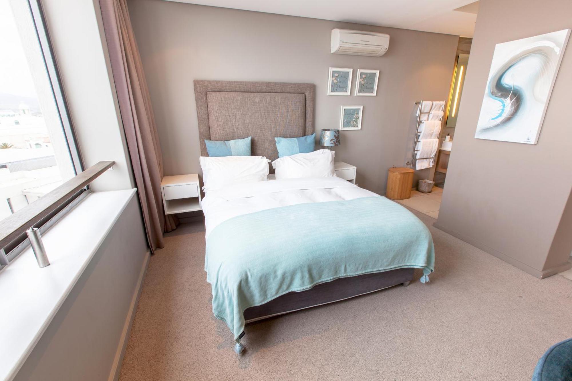 The Residences At Crystal Towers Aparthotel 4*